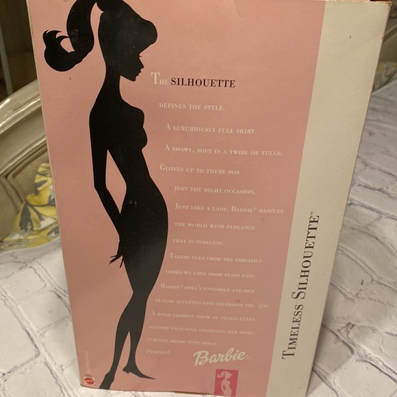 Timeless Silhouette African American Barbie include dress necklace gloves stand - Picture 8 of 8